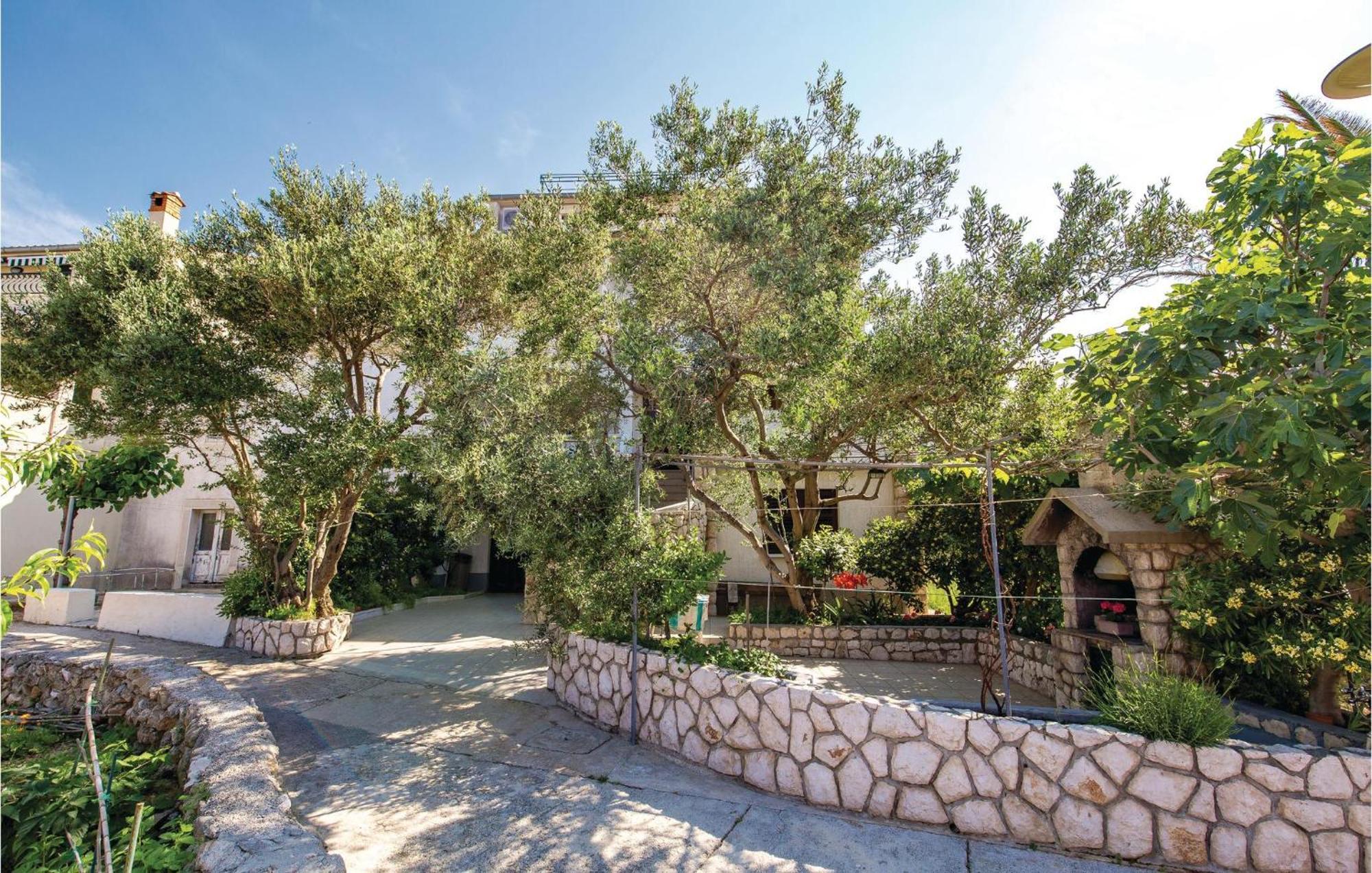 Stunning Apartment In Barbat-Rab With Wifi Barbat na Rabu المظهر الخارجي الصورة
