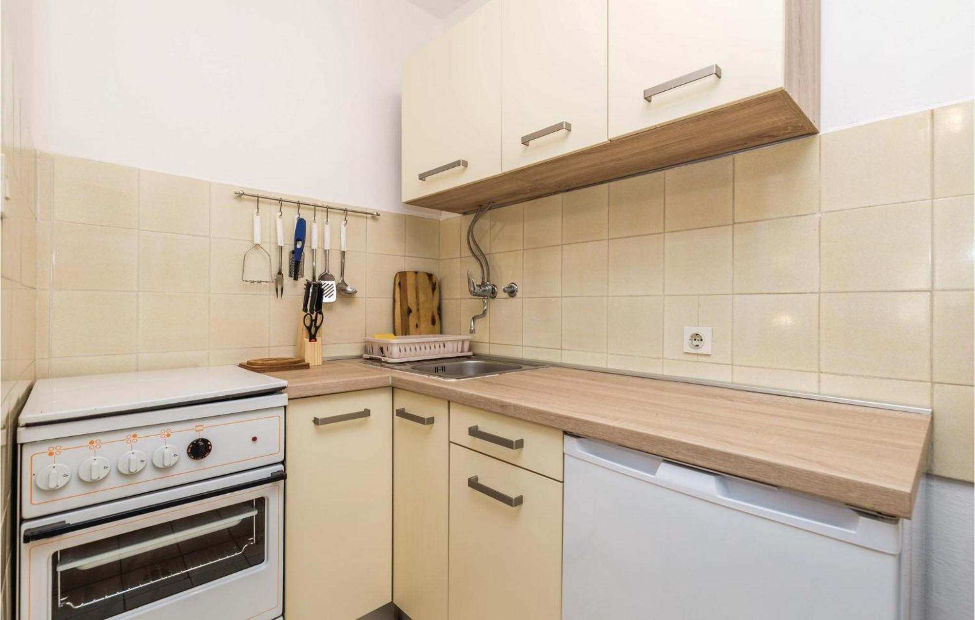 Stunning Apartment In Barbat-Rab With Wifi Barbat na Rabu المظهر الخارجي الصورة